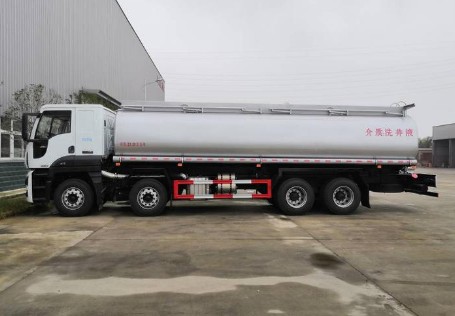 江铃威龙重卡前四后八供液车