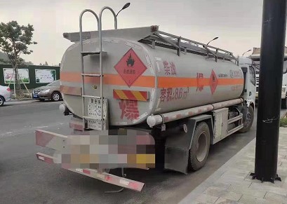 精品二手8吨油罐车图片