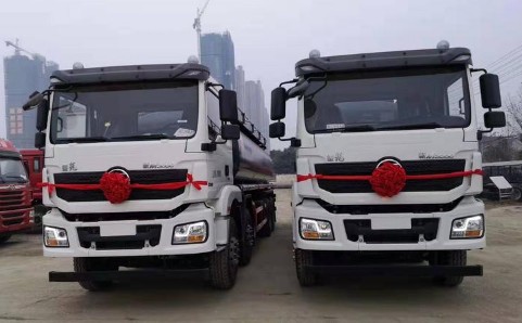 陕汽德龙前四后八供液车