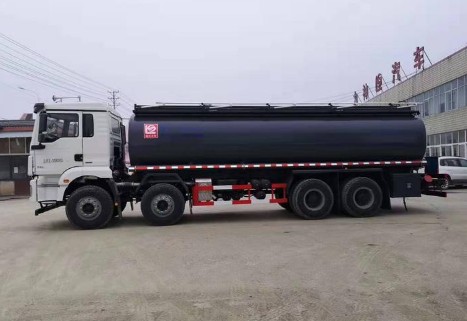 陕汽德龙前四后八供液车