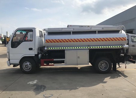 庆铃五十铃加油车图片