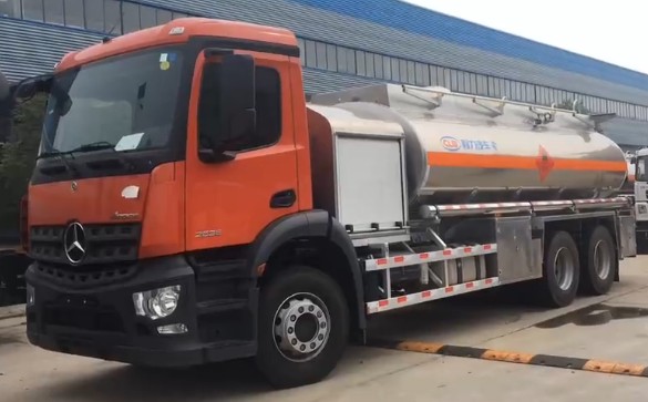 奔驰6×4后双桥飞机加油车图片