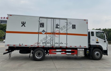 楚胜牌福田欧马可S5九类危险品废物运输车