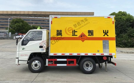国六江铃蓝牌厢长3.1米窄体短轴1类爆破器材运输车_湖北楚胜汽车