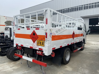 国六跃进蓝牌柴油版3.36米气瓶运输车_湖北楚胜汽车