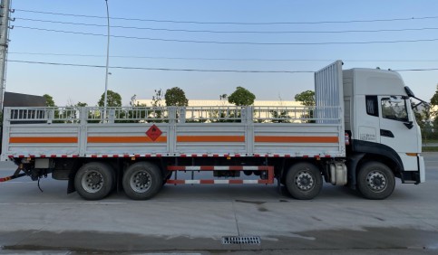 国六东风天龙前四后八9.4米气瓶运输车_湖北楚胜汽车