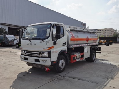 国六江淮骏铃9吨油罐车