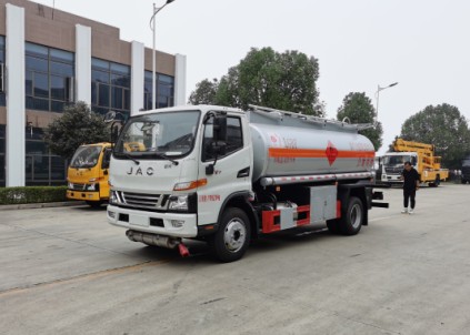 国六江淮骏铃9吨油罐车