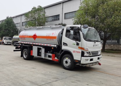 国六江淮骏铃9吨油罐车