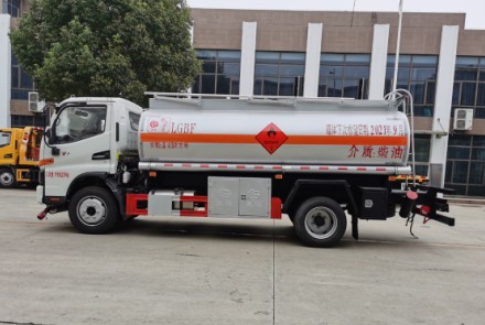 国六江淮骏铃9吨油罐车