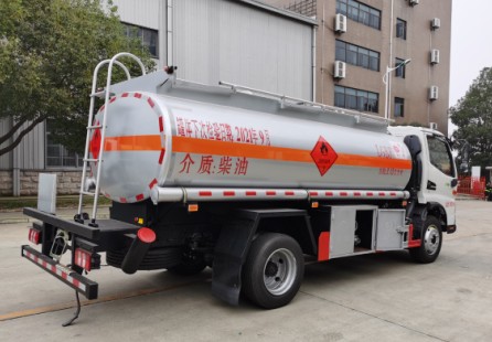 国六江淮骏铃9吨油罐车