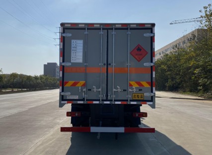 国六东风天锦厢长6.2米/6.6米/6.8米易燃液体厢式运输车_湖北楚胜汽车