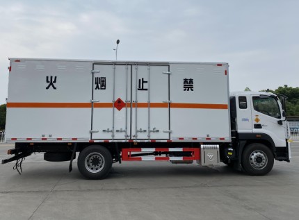国六6.8米福田欧航欧马可3类易燃液体厢式运输车_湖北楚胜汽车