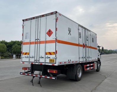 国六6.8米福田欧航欧马可3类易燃液体厢式运输车_湖北楚胜汽车