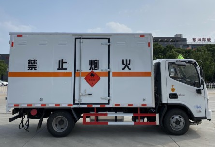 国六福田欧马可蓝牌4.1米易燃液体厢式运输车_湖北楚胜汽车
