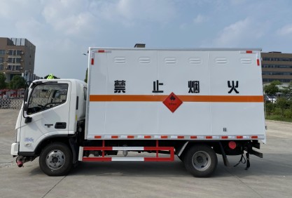 国六福田欧马可蓝牌4.1米易燃液体厢式运输车_湖北楚胜汽车