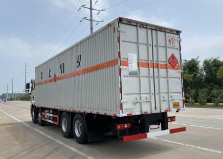 国六陕汽德龙新M3000厢长9.4米/9.3米三类易燃液体厢式运输车_湖北楚胜汽车