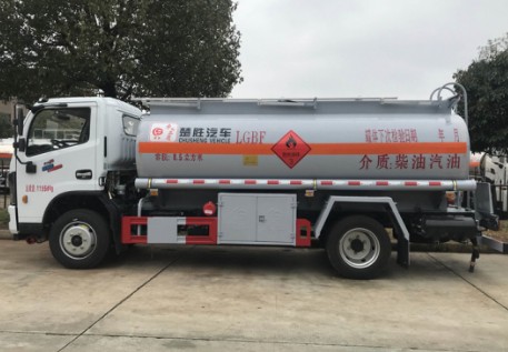 国六8吨东风油罐车/运油车