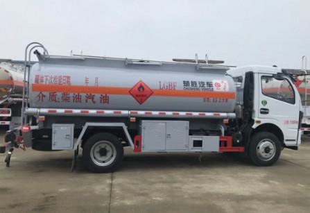 国六8吨东风油罐车/运油车