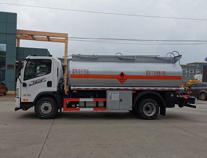 国六解放8吨油罐车_SCS5120GYYCA6型运油车