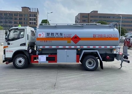 国六江淮骏铃8吨油罐车图片