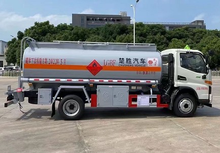 国六江淮骏铃8吨油罐车