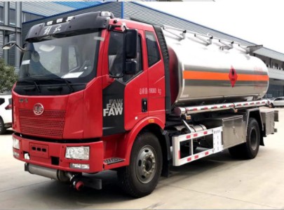 解放J6单桥铝合金油罐车