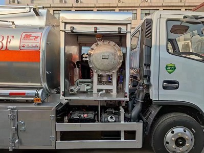 国六东风多利卡飞机加油车
