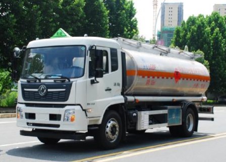 国六东风天锦16.6方双仓油罐车 国六东风天锦16.6方双仓油罐车