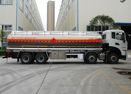 国六东风天龙25.6方双仓油罐车