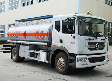 国六12.6方东风多利卡D9加油车