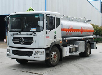 国六12.6方东风多利卡D9加油车