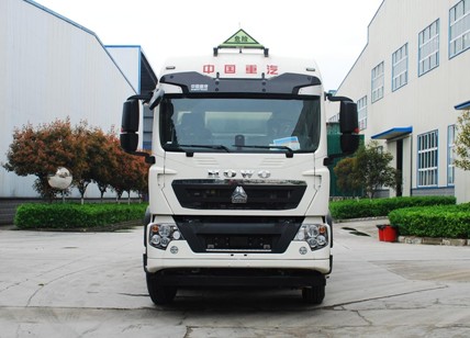 国六重汽豪沃30.6方铝合金运油车