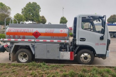 国六东风多利卡蓝牌加油车/运油车