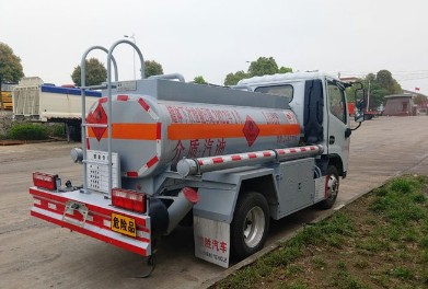 国六东风多利卡蓝牌加油车/运油车