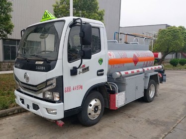 国六东风多利卡蓝牌加油车/运油车