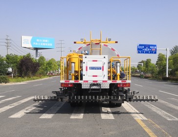 6.3立方东风华神T3标准型沥青洒布车 6.3立方东风华神T3标准型沥青洒布车