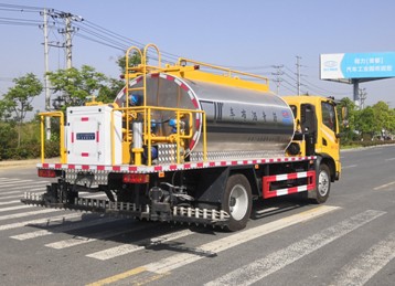 6.3立方东风华神T3标准型沥青洒布车 6.3立方东风华神T3标准型沥青洒布车