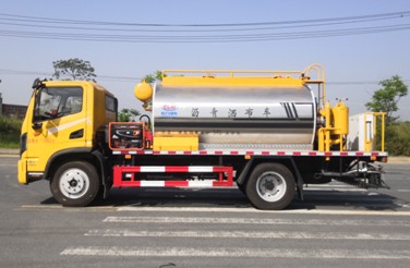 6.3立方东风华神T3标准型沥青洒布车 6.3立方东风华神T3标准型沥青洒布车