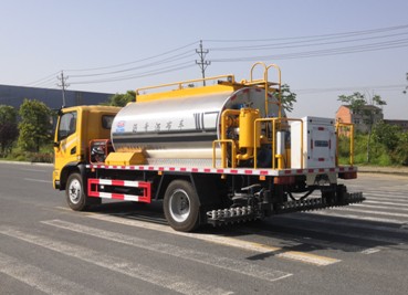 6.3立方东风华神T3标准型沥青洒布车 6.3立方东风华神T3标准型沥青洒布车