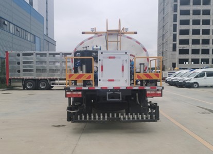9立方东风多利卡D9标准型沥青洒布车