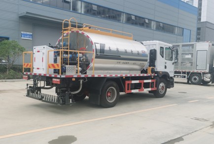 9立方东风多利卡D9标准型沥青洒布车