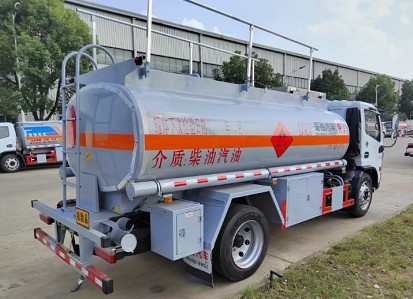 国六东风8吨油罐车
