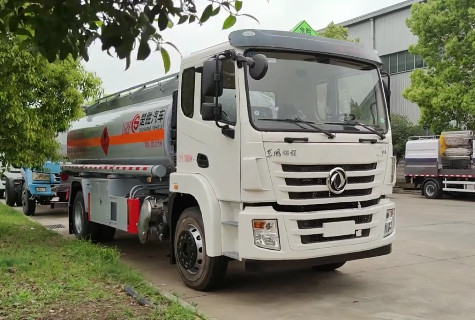 国六东风锦程油罐车