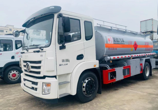 国六东风锦程油罐车