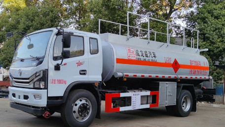 国六东风多利卡D8加油车