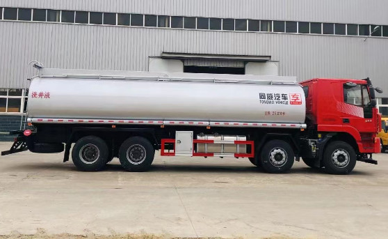 红岩杰狮C6前四后八25方供液车