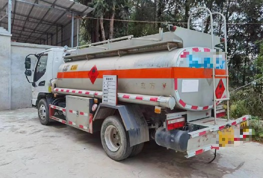 二手4吨油罐车，福建福州户！