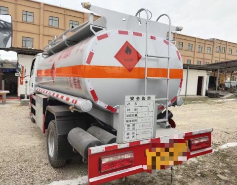 二手3吨油罐车，重庆牌照！