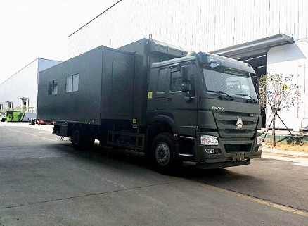 重汽豪沃24人宿营车_重汽豪沃宿营车